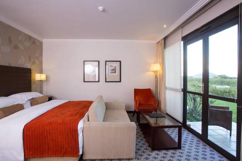 Phakalane Golf Estate Hotel Resort Gaborone Bilik gambar