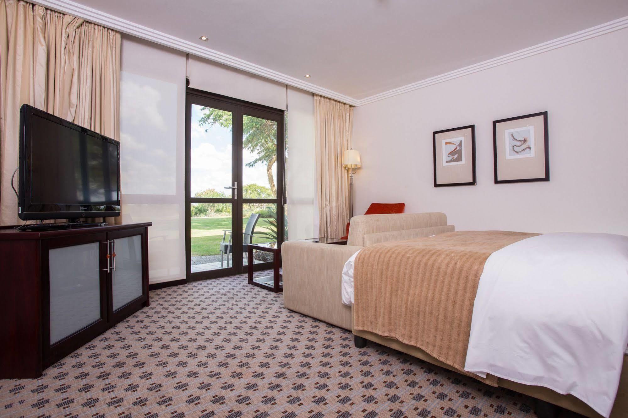 Phakalane Golf Estate Hotel Resort Gaborone Luaran gambar